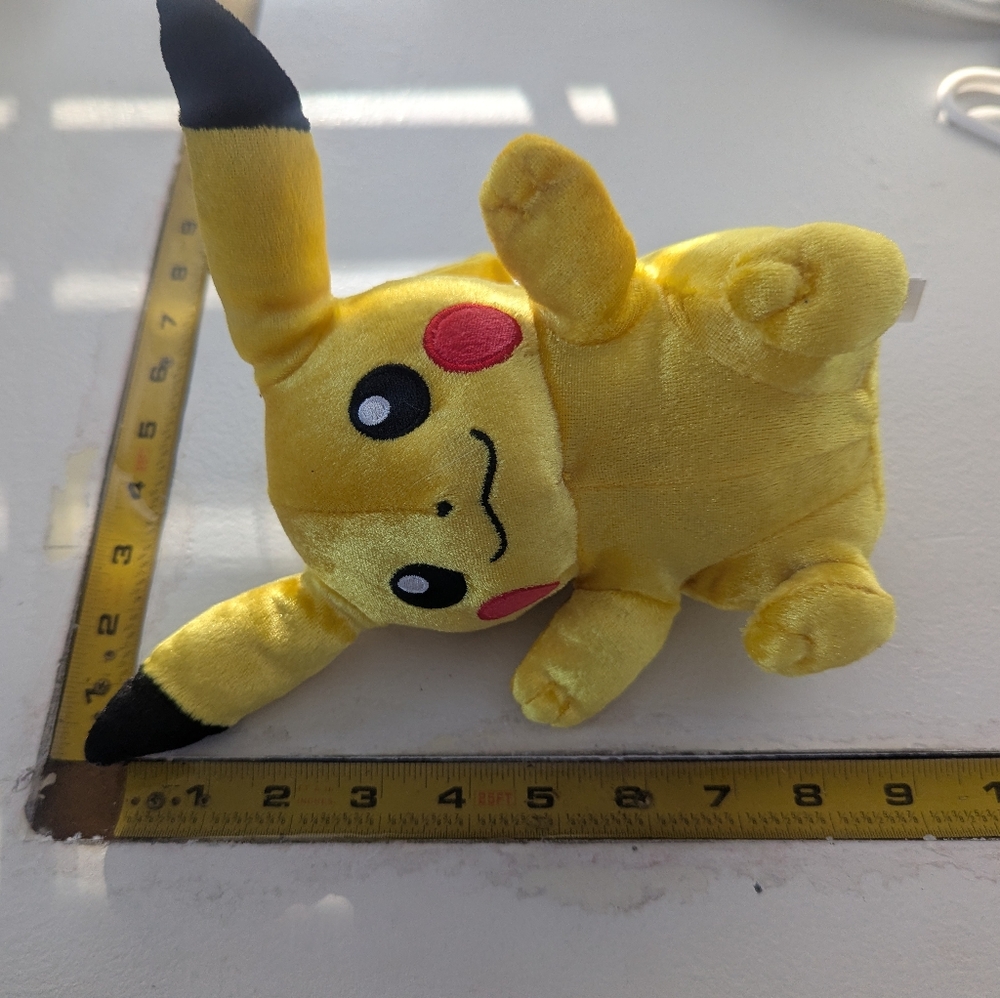 TOMY Pokemon Pikachu 9" - Picture 4 of 4